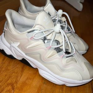 COMFY Adidas OZWEEGO sneakers 👟